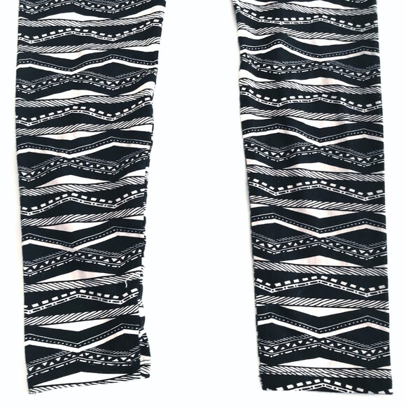 PINK Victoria's Secret VS Dog Small Black White Cotton Geometric Leggings - Picture 8 of 10